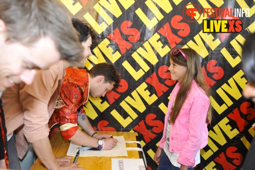 Sfeerfoto Pinkpop 2013 - Signeersessies - dag 1
