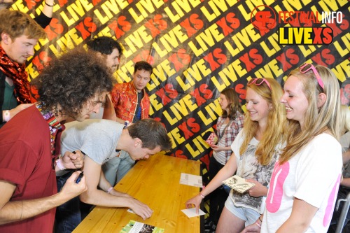 Sfeerfoto Pinkpop 2013 - Signeersessies - dag 1