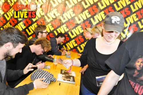 Sfeerfoto Pinkpop 2013 - Signeersessies - dag 1