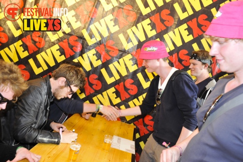 Sfeerfoto Pinkpop 2013 - Signeersessies - dag 1