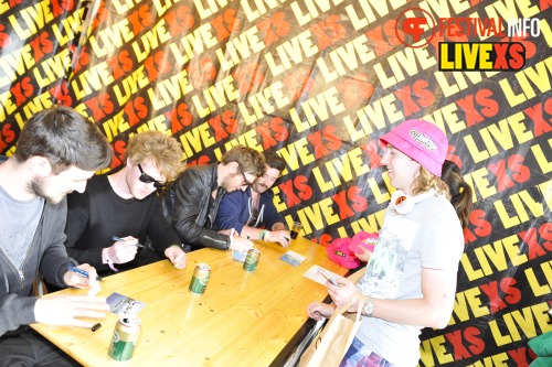 Sfeerfoto Pinkpop 2013 - Signeersessies - dag 1