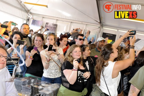 Sfeerfoto Pinkpop 2013 - Signeersessies - dag 2