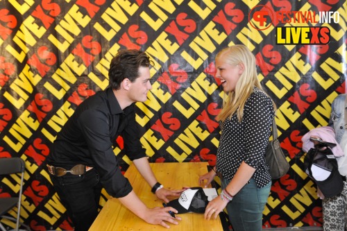 Sfeerfoto Pinkpop 2013 - Signeersessies - dag 2