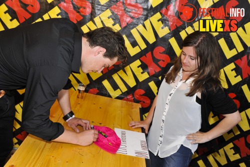 Sfeerfoto Pinkpop 2013 - Signeersessies - dag 2