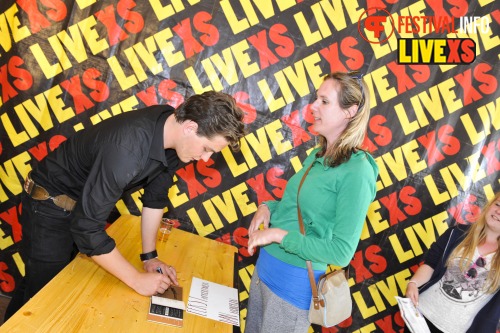 Sfeerfoto Pinkpop 2013 - Signeersessies - dag 2