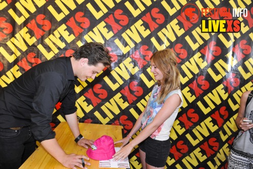 Sfeerfoto Pinkpop 2013 - Signeersessies - dag 2