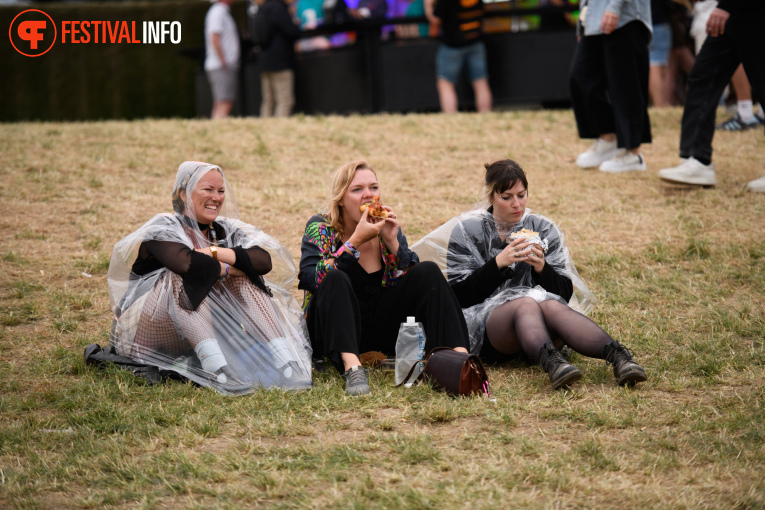 Sfeerfoto Down The Rabbit Hole 2025