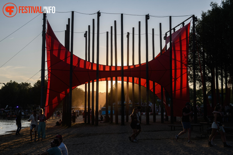 Sfeerfoto Down The Rabbit Hole 2025