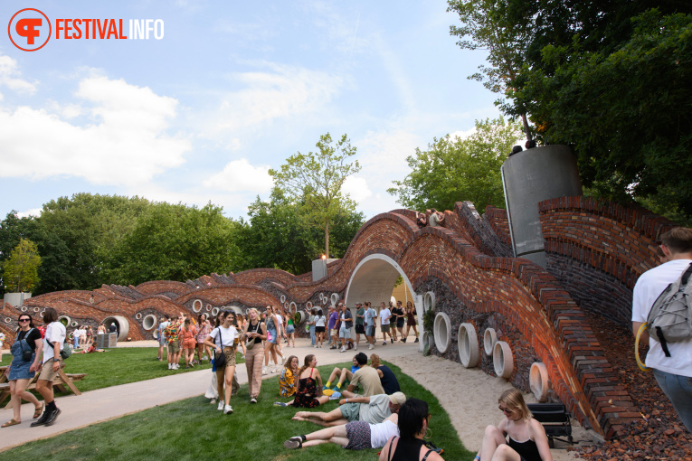 Sfeerfoto Down The Rabbit Hole 2025