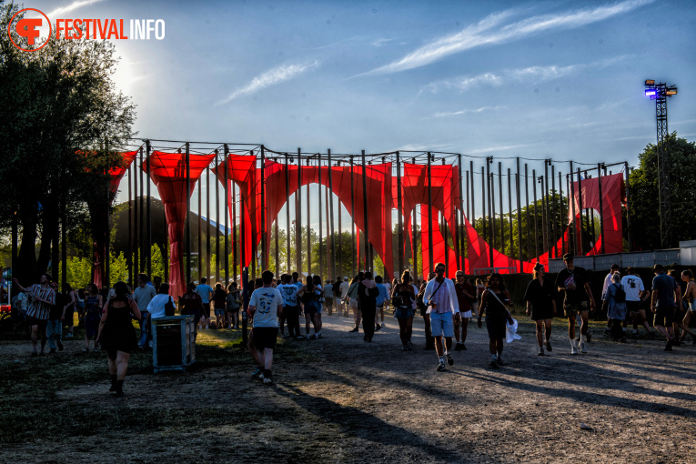 Sfeerfoto Down The Rabbit Hole 2025