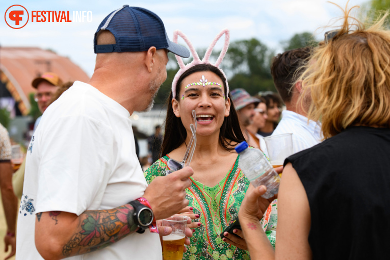 Sfeerfoto Down The Rabbit Hole 2026