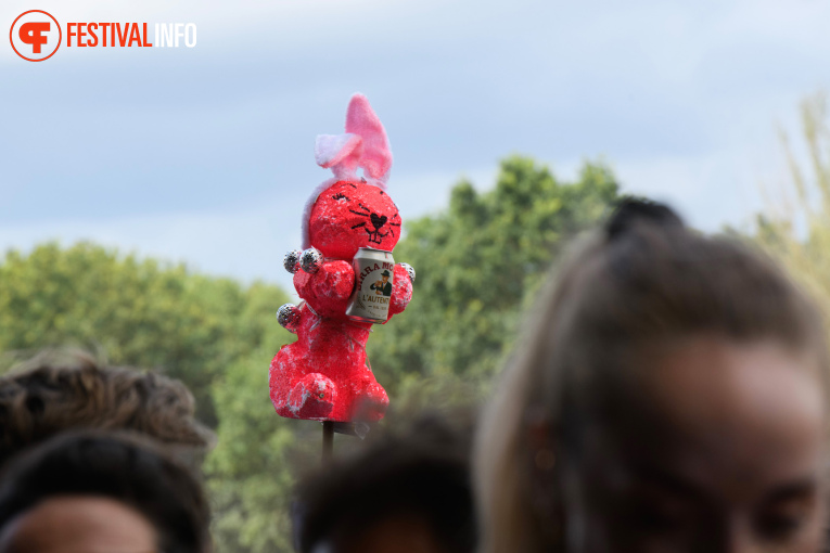 Sfeerfoto Down The Rabbit Hole 2026