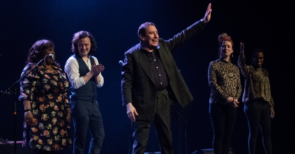 Bekijk de Jools Holland - 04/03 - De Oosterpoort foto's