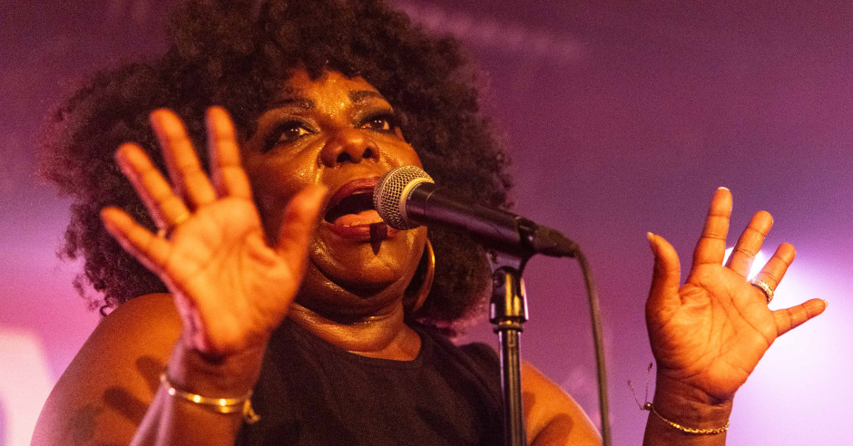 Festivalinfo review: Michelle David & The True-tones - 08/05 - Burgerweeshuis