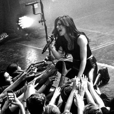 review: Against The Current - 04/03 - Melkweg Against The Current