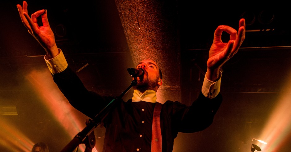 Festivalinfo review: De Staat The Red Yellow Blue Tour - 07/10 - Burgerweeshuis