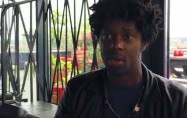 Video: Soulbelofte Curtis Harding erg blij met producer Danger Mouse