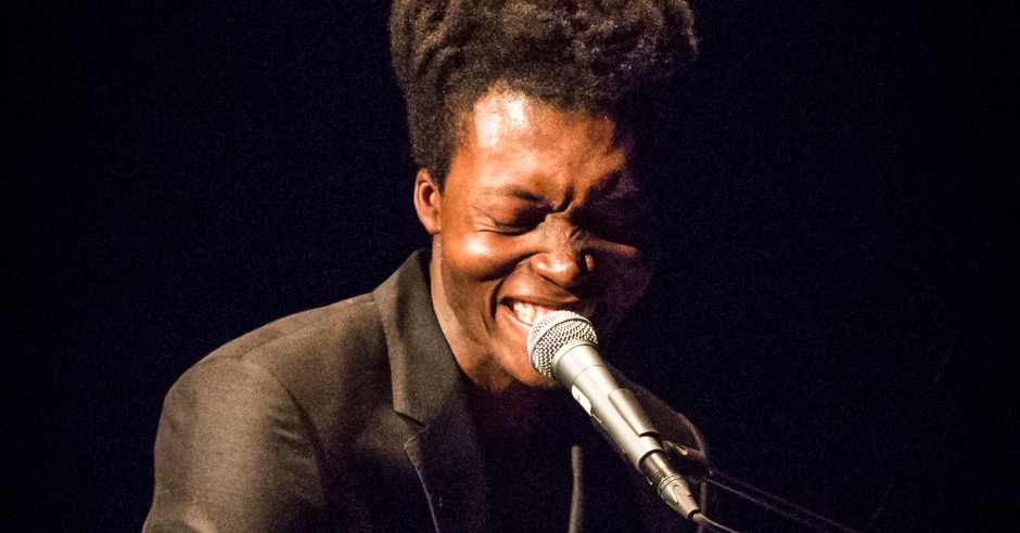 Bekijk de Benjamin Clementine - 19/05 - Stadsschouwburg Groningen foto's