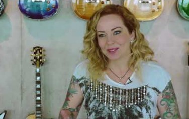 Video: Anneke van Giersbergen lanceert VUUR om te kunnen rocken