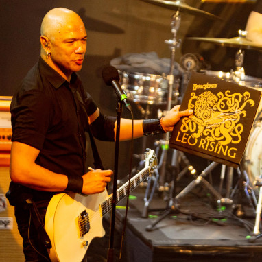 review: Danko Jones - 28/11 - Melkweg Danko Jones
