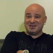 Video: Paul Simon erg blij met cover van metalband Disturbed