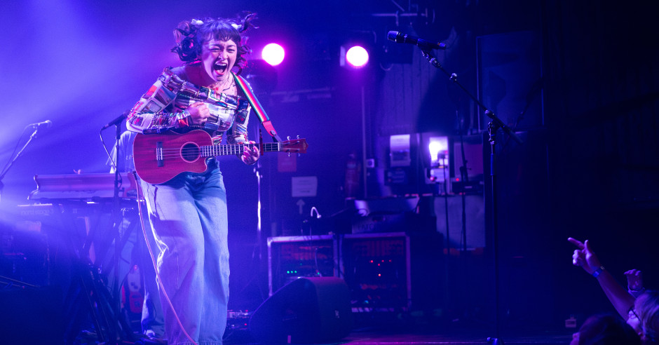 Festivalinfo review: mxmtoon - 16/04 - Melkweg