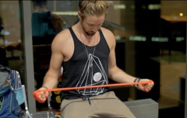 Video: 1 minute 'till showtime: Jeremy Loops in TivoliVredenburg