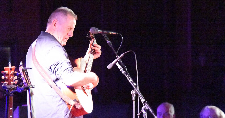 Festivalinfo review: Luka Bloom - 10/11 - Nieuwe Kerk Haarlem