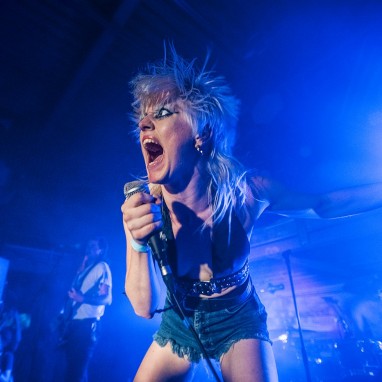 review: Amyl and The Sniffers - 14/06 - De Nijverheid Amyl and The Sniffers