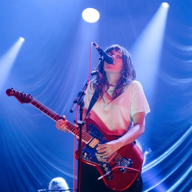 review: Courtney Barnett - 31/05 - TivoliVredenburg Courtney Barnett