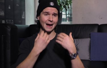 Video: 'Eerlijke' Lukas Graham vindt het moeilijk zich politiek uit te spreken