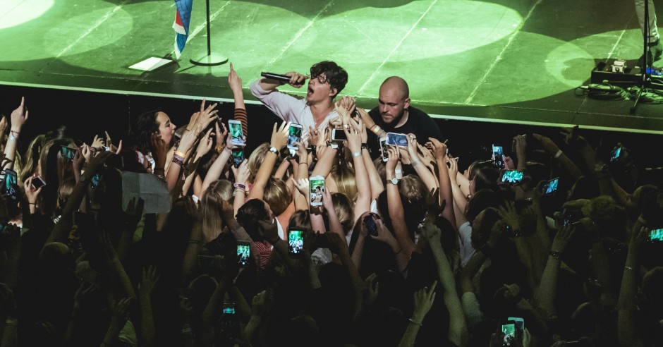 Bekijk de The Vamps - 16/5 - Paradiso foto's