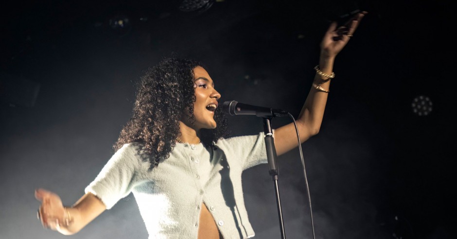 Festivalinfo review: Olivia Dean - 20/03 - Tolhuistuin