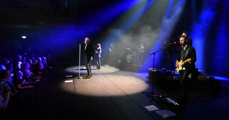 Festivalinfo review: Paul Young - 23/02 - Phil.