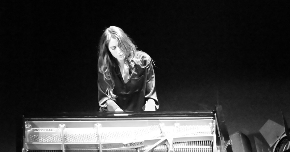 Festivalinfo review: Iris Hond - Dust Awakened By Dawn - 01/11 - TivoliVredenburg