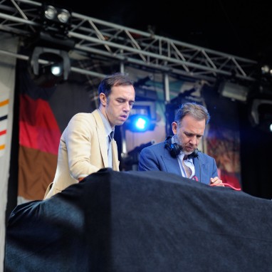 2MANYDJS