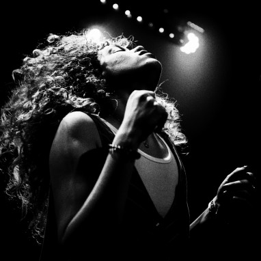review: Izzy Bizu - 14/06 - Bitterzoet Izzy Bizu