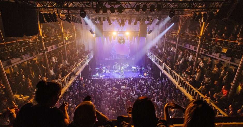 Bekijk de Leon Bridges - 29/05 - Paradiso foto's