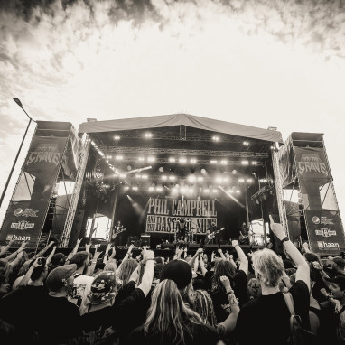 review: Into The Grave 2025 - Zaterdag Phil Campbell And The Bastard Sons