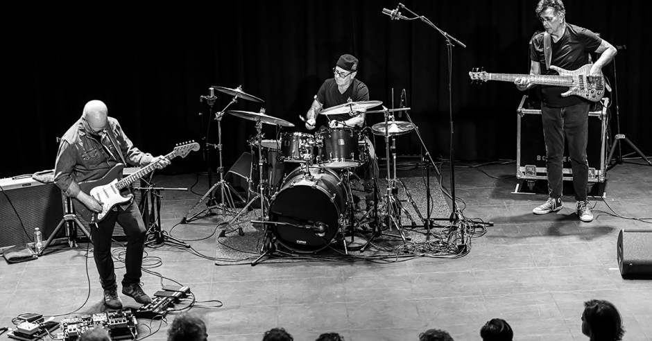 Festivalinfo review: Oz Noy Trio w/ Anton Fig & Jimmy Haslip - 17/10 - Boerderij
