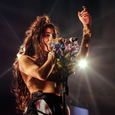 review: Naaz - 05/10 - Paradiso Naaz