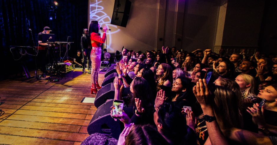 Festivalinfo review: Mabel - 01/05 - Paradiso