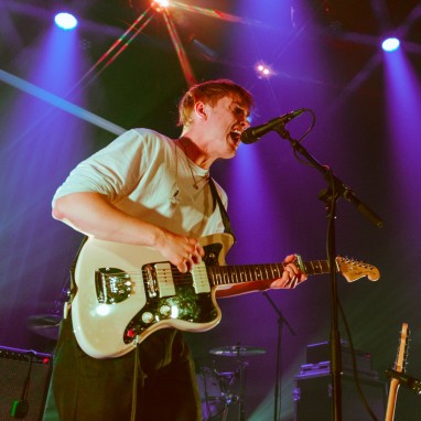 review: Sam Fender - 20/04 - TivoliVredenburg Sam Fender