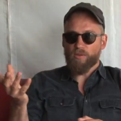 Video: Kashmir geobsedeerd door nummer 12 op nieuw album
