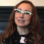 Video: Tori Amos moest dochter streng aanpakken tijdens duet