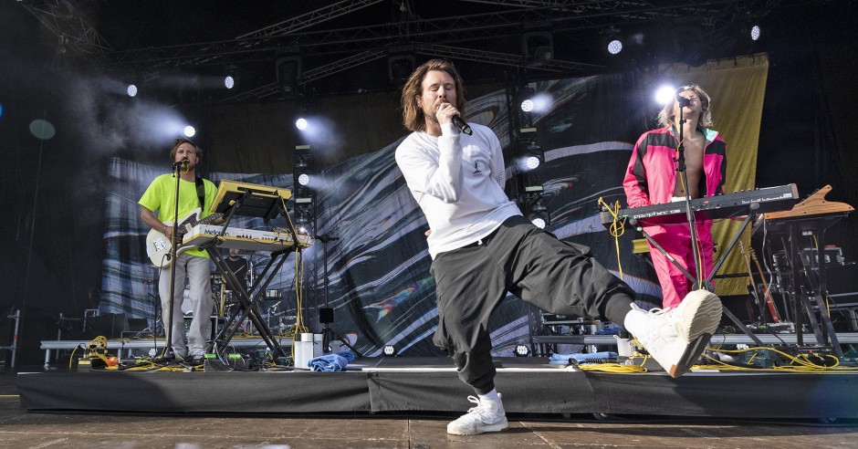 Bekijk de Welcome To The Village 2019 - zondag - foto's