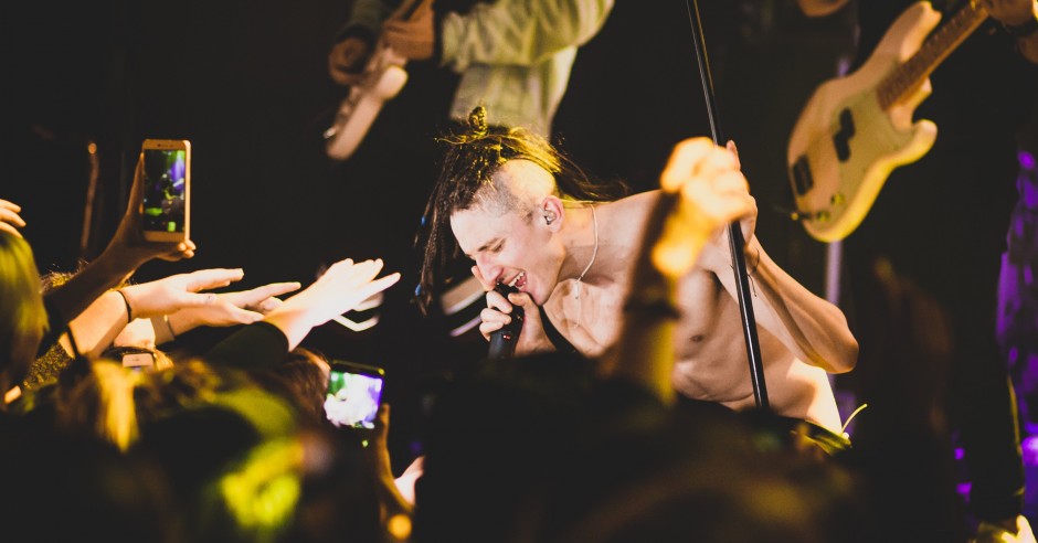 Bekijk de Chase Atlantic - 13/12 - Patronaat foto's