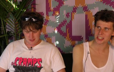 Video: Cabbage erg blij met omschrijving in Lowlands-krant Daily Paradise