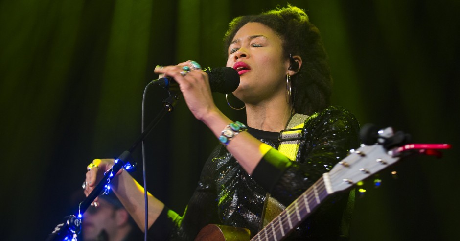 Bekijk de Valerie June - 01/05 - TivoliVredenburg foto's