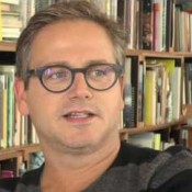 Video: Guus Meeuwis jubileert maar kijkt niet achterom